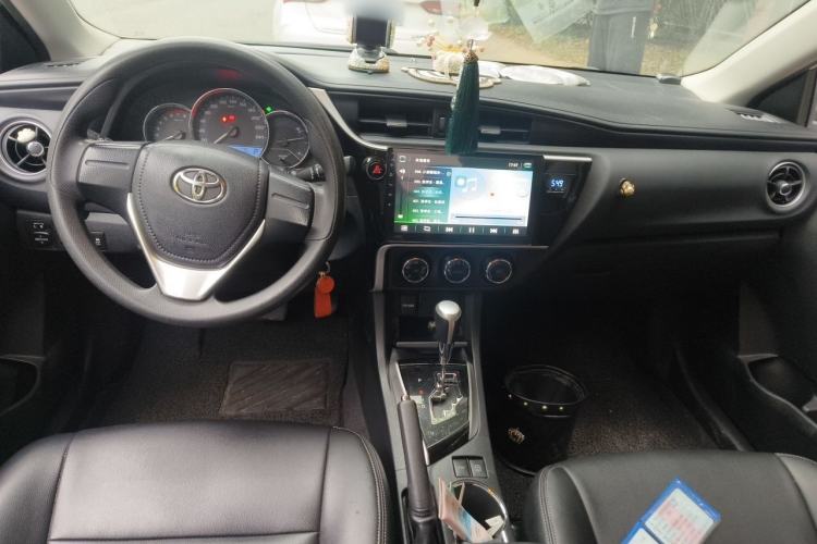 Used Toyota Corolla 2017 Revised Version 1.2T S-CVT GL Center Console