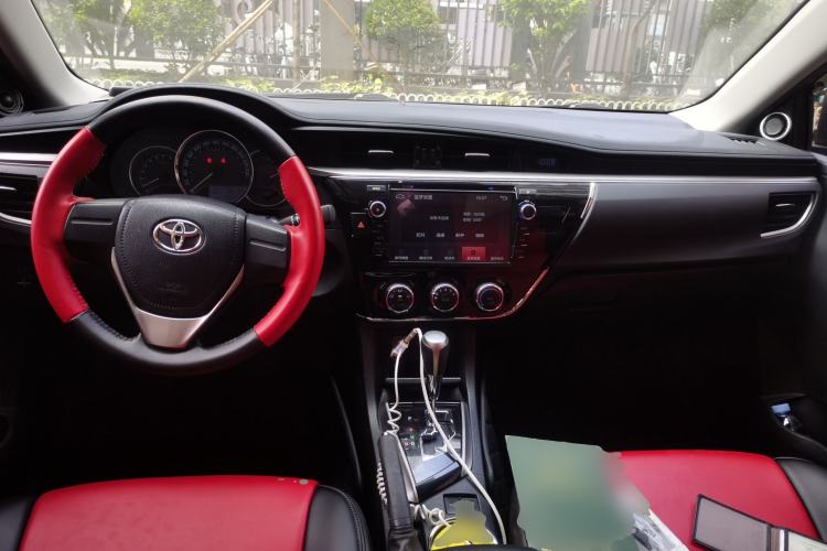 Used Toyota Corolla 2017 1.6L CVT GL Center Console