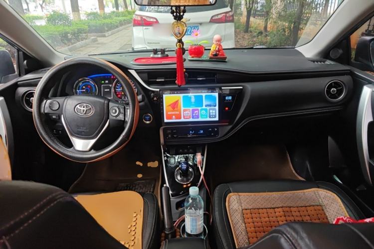 Used Toyota Corolla 2017 Revised Dual-Engine 1.8L E-CVT Elite Edition Center Console