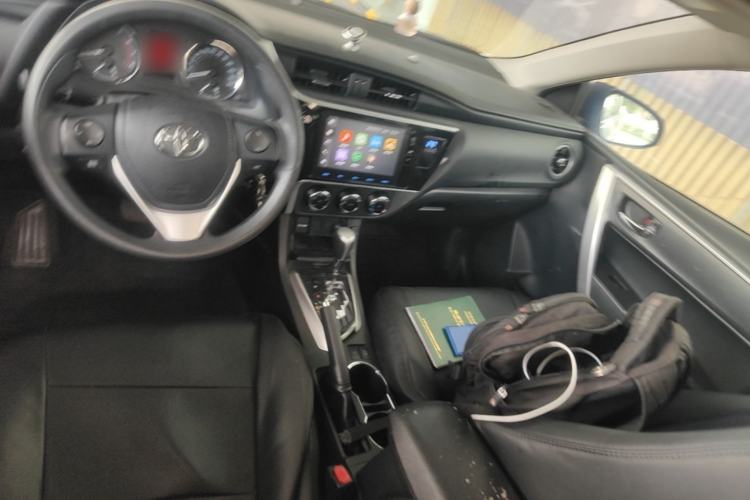 Used Toyota Corolla 2017 Revised Version 1.2T S-CVT GL-i Center Console
