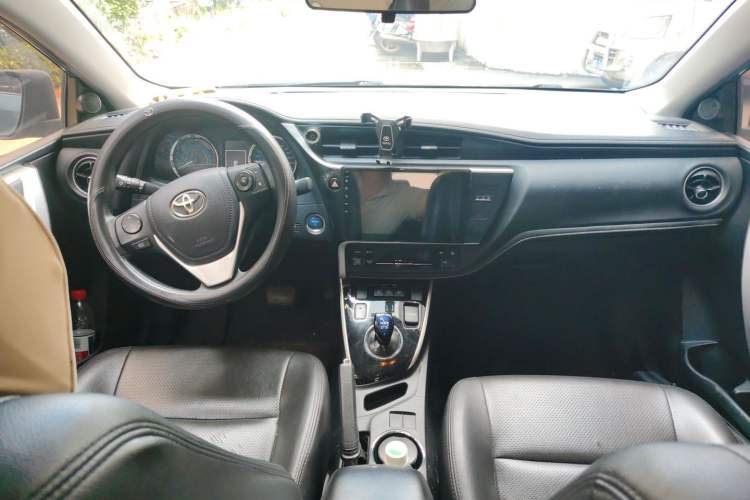 Used Toyota Corolla 2017 Revised Dual-Engine 1.8L E-CVT Leading Edition Center Console