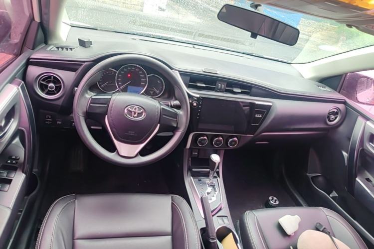 Used Toyota Corolla 2017 Revised Version 1.2T S-CVT GL Center Console