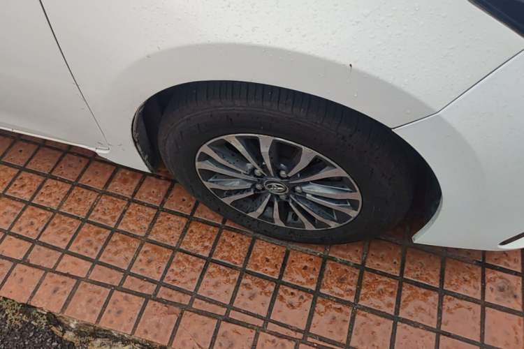 Used Toyota Corolla 2017 Revised Version 1.2T S-CVT GL Exterior 4