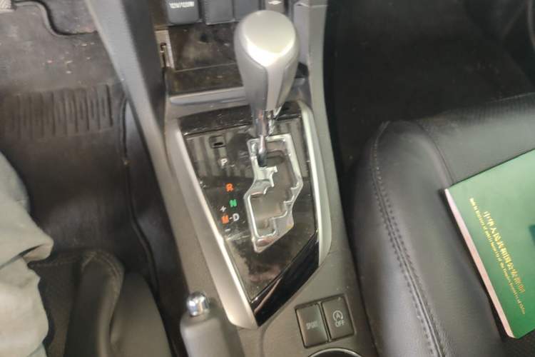 Used Toyota Corolla 2017 Revised Version 1.2T S-CVT GL-i Gear Lever