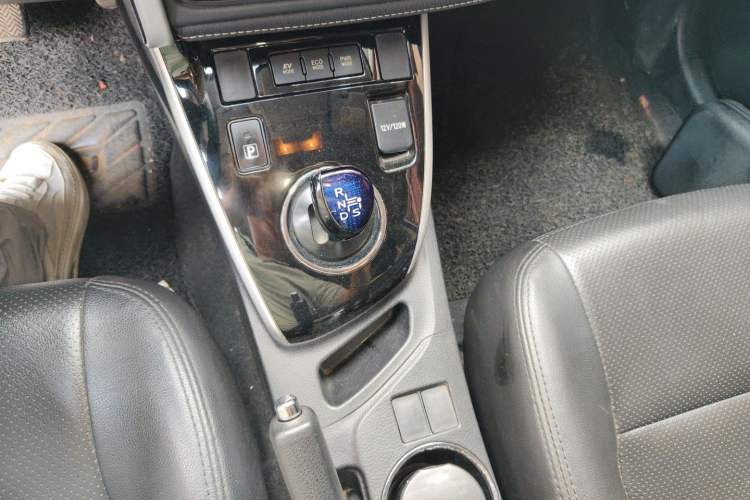 Used Toyota Corolla 2017 Revised Dual-Engine 1.8L E-CVT Leading Edition Gear Lever
