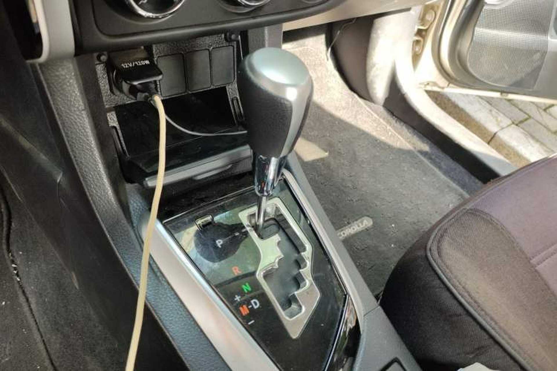 Used Toyota Corolla 2017 Revised Version 1.2T S-CVT GL Gear Lever
