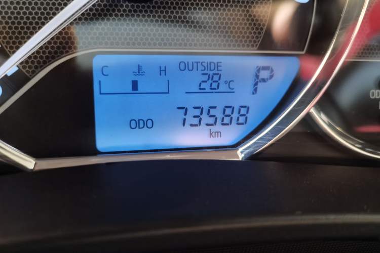Used Toyota Corolla 2017 1.6L CVT GL Odometer Close Up