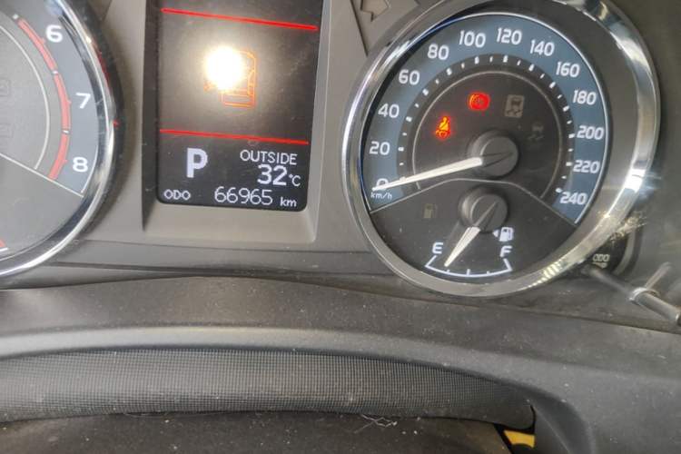 Used Toyota Corolla 2017 Revised Version 1.2T S-CVT GL-i Odometer Close Up