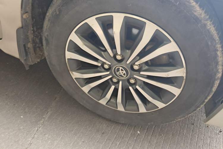 Used Toyota Corolla 2017 Revised Version 1.2T S-CVT GL Right Front Wheel Hub