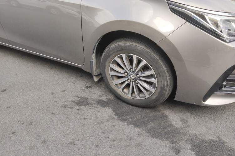 Used Toyota Corolla 2017 1.2T CVT GL Right Front Wheel Hub
