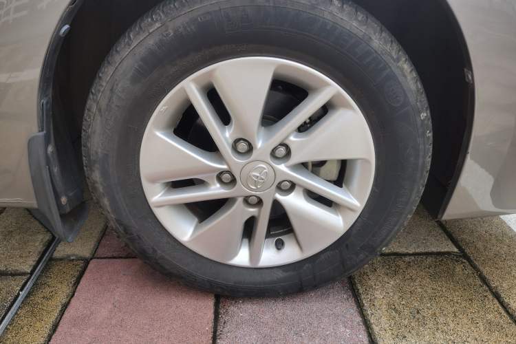 Used Toyota Corolla 2017 1.6L CVT GL Right Front Wheel Hub