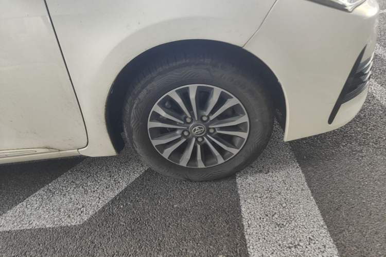 Used Toyota Corolla 2017 Revised Version 1.2T S-CVT GL-i Right Front Wheel Hub