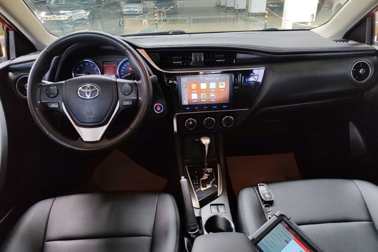 Used Toyota Corolla 2017 Revised Version 1.2T S-CVT GL-i Center Console