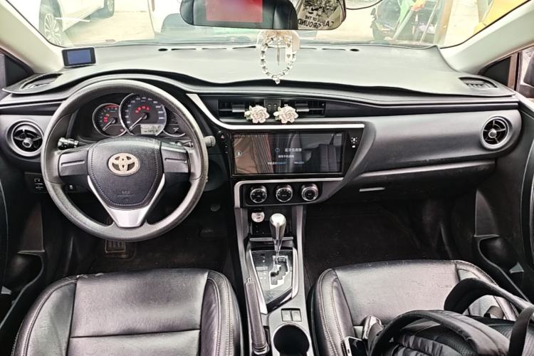 Used Toyota Corolla 2017 Revised Version 1.2T S-CVT GL Center Console