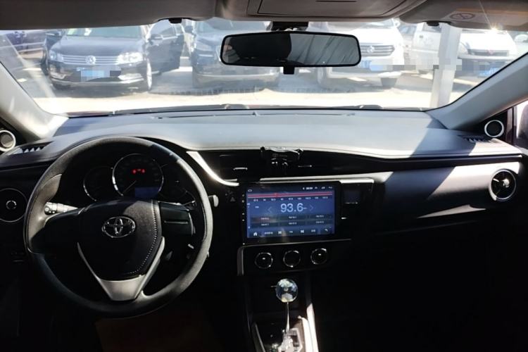 Used Toyota Corolla 2017 Revised Version 1.2T S-CVT GL Center Console
