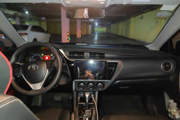 Used Toyota Corolla 2017 Revised Version 1.2T S-CVT GL-i Center Console