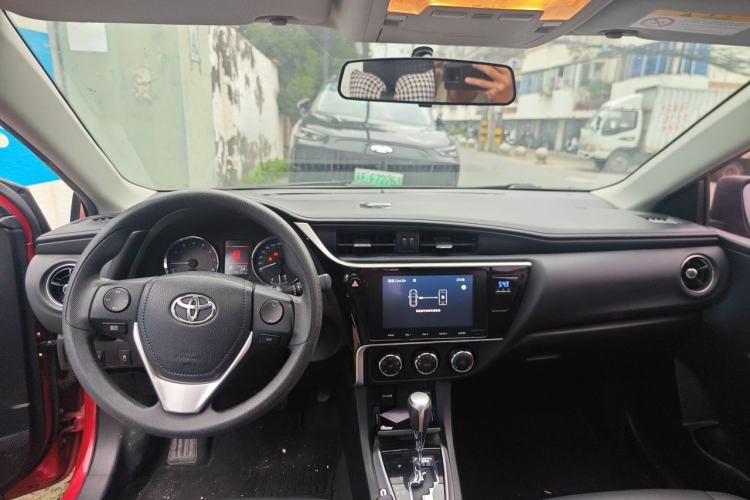 Used Toyota Corolla 2017 Revised Version 1.2T S-CVT GL-i Center Console