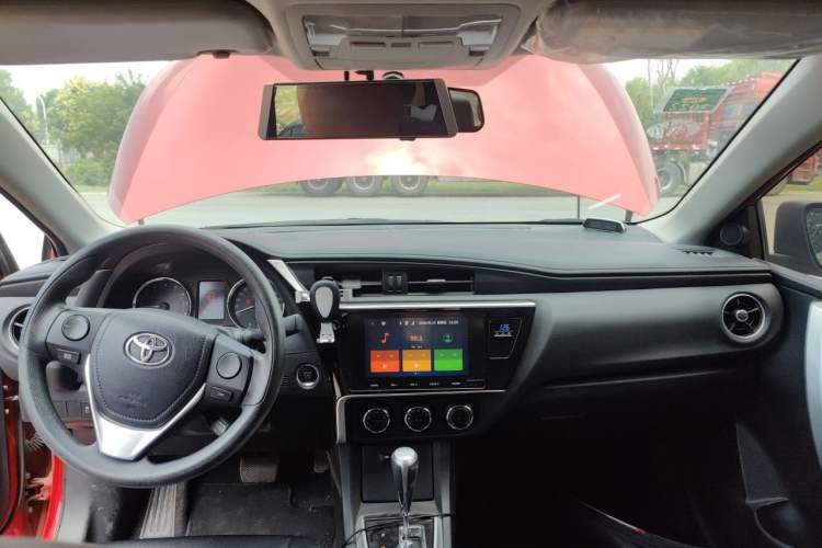 Used Toyota Corolla 2017 Revised Version 1.2T S-CVT GL-i Center Console