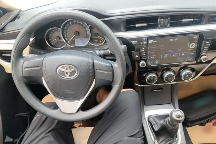 Used Toyota Corolla 2017 Revised Version 1.6L Manual GL Center Console