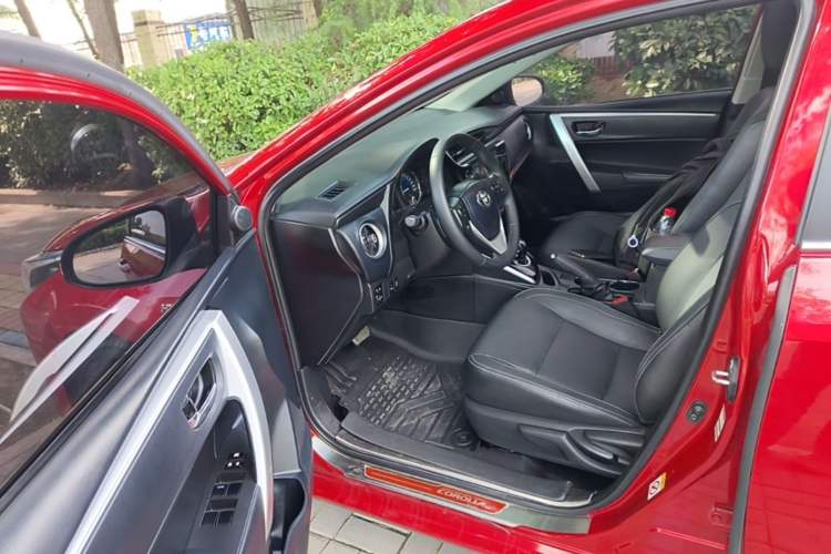 Used Toyota Corolla 2017 Revised Dual-Engine 1.8L E-CVT Elite Edition Driver Seat