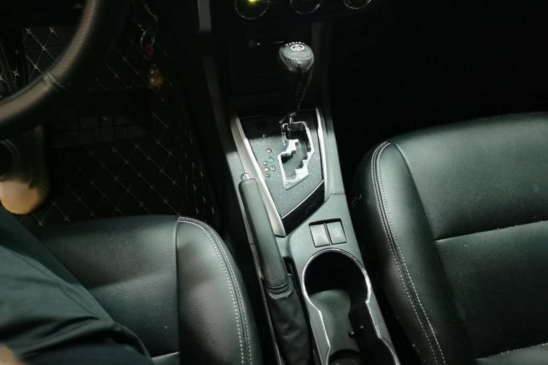 Used Toyota Corolla 2017 Revised Version 1.2T S-CVT GL-i Gear Lever