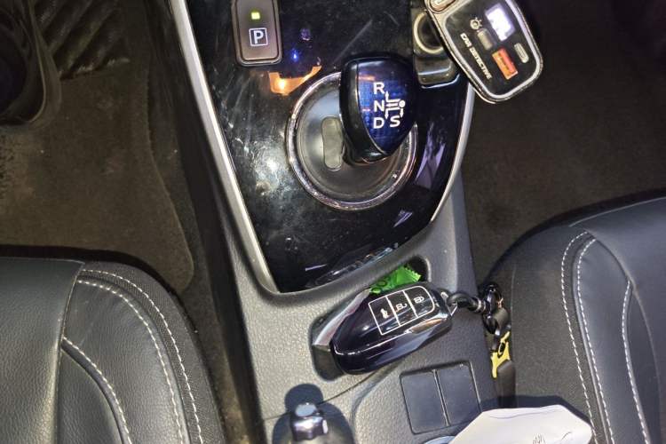 Used Toyota Corolla 2017 Revised Dual-Engine 1.8L E-CVT Elite Edition Gear Lever
