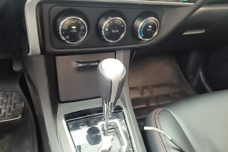 Used Toyota Corolla 2017 Revised Version 1.2T S-CVT GL Gear Lever
