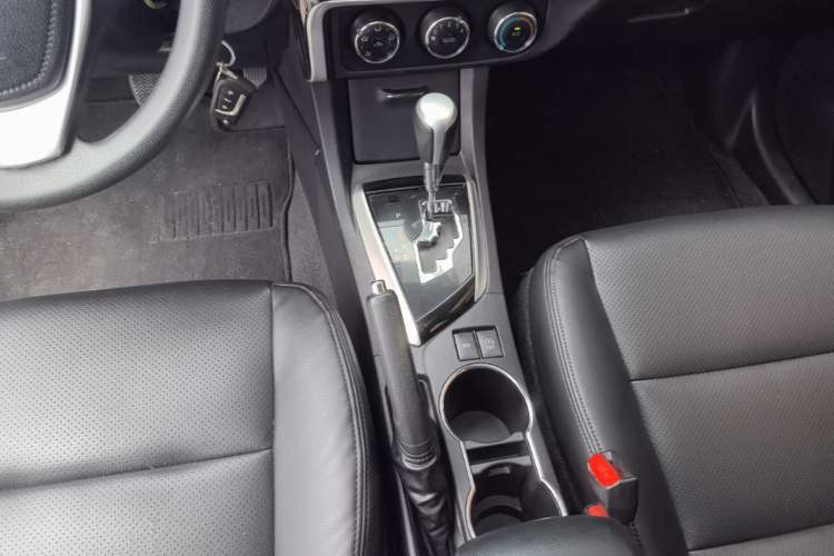 Used Toyota Corolla 2017 Revised Version 1.2T S-CVT GL-i Gear Lever