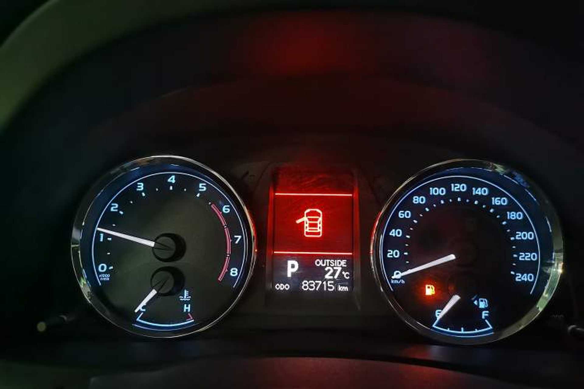 Used Toyota Corolla 2017 Revised Version 1.2T S-CVT GL-i Odometer Close Up