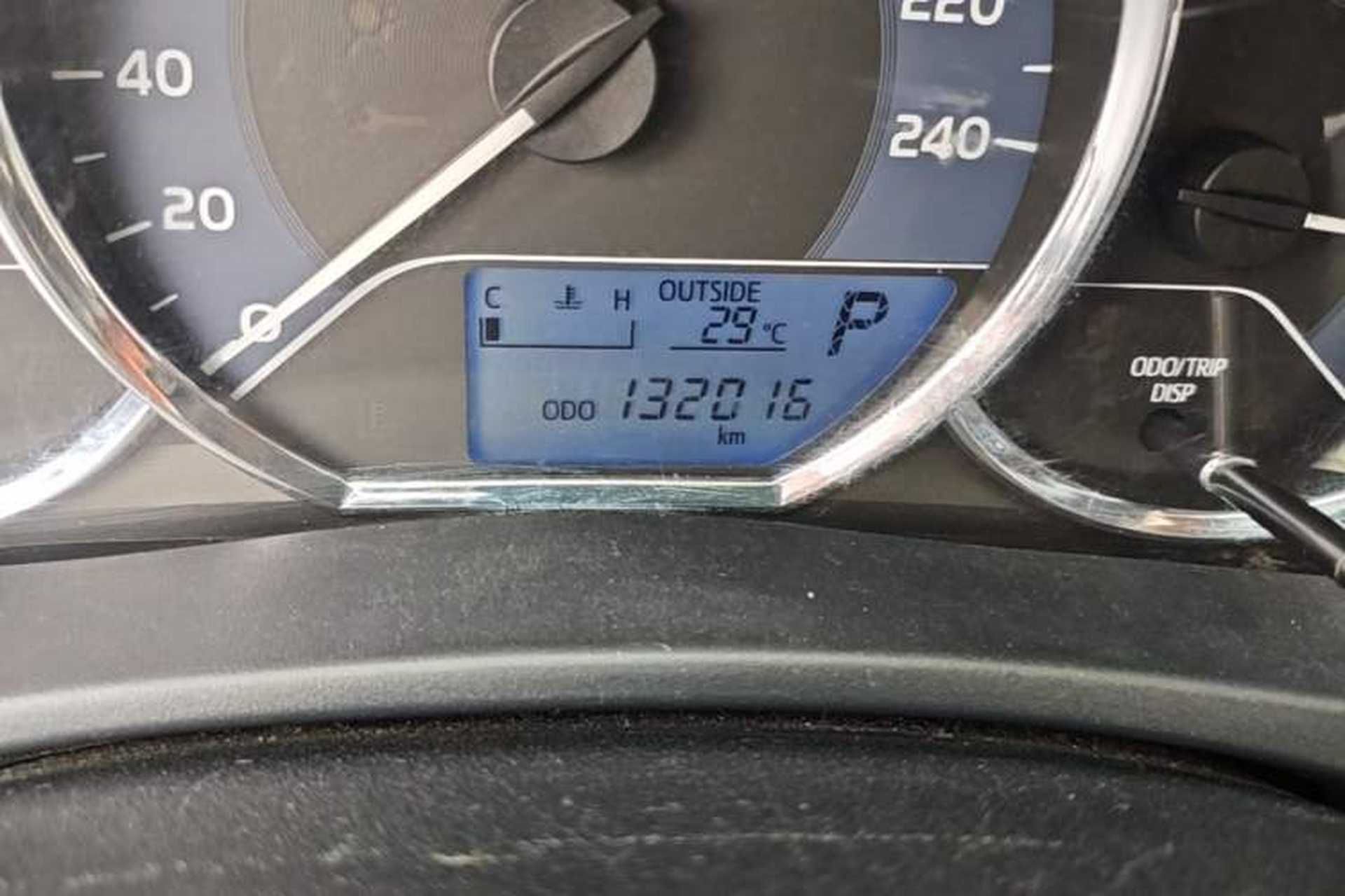 Used Toyota Corolla 2017 Revised Version 1.2T S-CVT GL Odometer Close Up