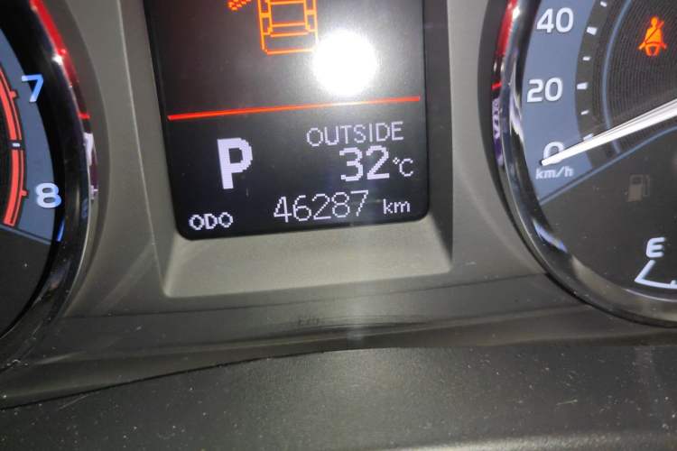 Used Toyota Corolla 2017 Revised Version 1.2T S-CVT GL-i Odometer Close Up