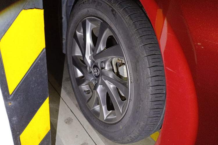 Used Toyota Corolla 2017 Revised Version 1.2T S-CVT GL-i Leather Edition Right Front Wheel Hub