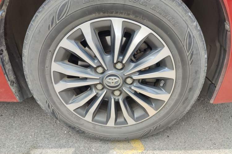 Used Toyota Corolla 2017 Revised Version 1.2T S-CVT GL-i Right Front Wheel Hub