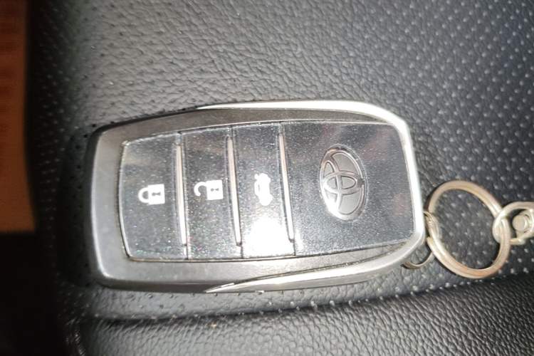 Used Toyota Corolla 2017 Revised Version 1.2T S-CVT GL-i Vehicle Key