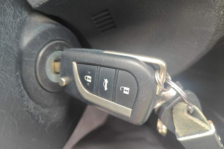 Used Toyota Corolla 2017 Revised Version 1.2T S-CVT GL Vehicle Key