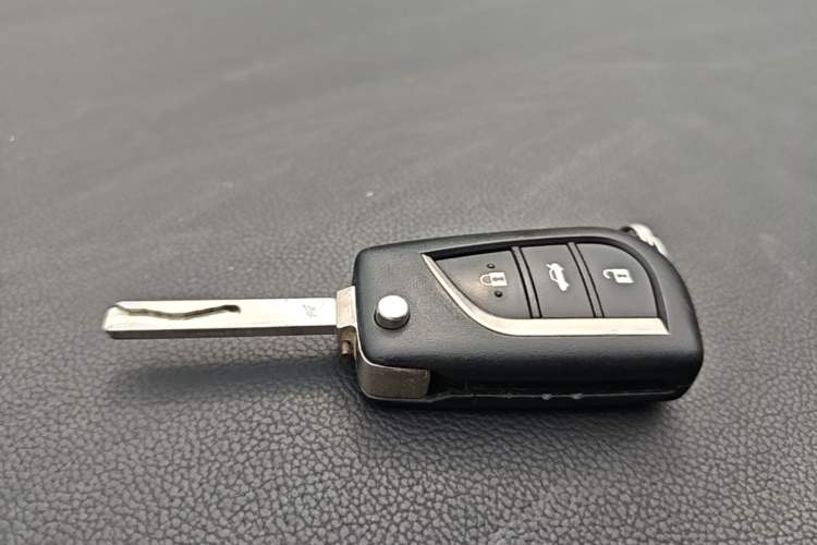 Used Toyota Corolla 2017 Revised Version 1.2T S-CVT GL Vehicle Key