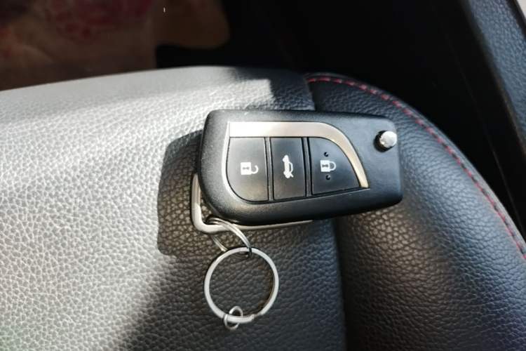 Used Toyota Corolla 2017 Revised Version 1.2T S-CVT GL Vehicle Key