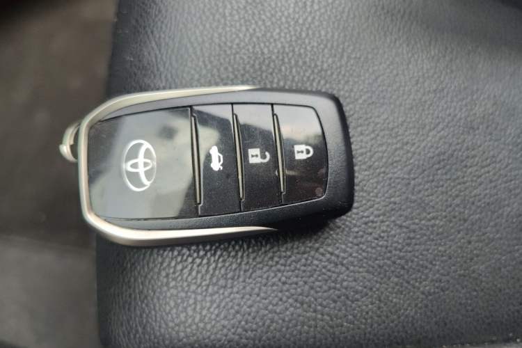 Used Toyota Corolla 2017 Revised Version 1.2T S-CVT GL-i Vehicle Key
