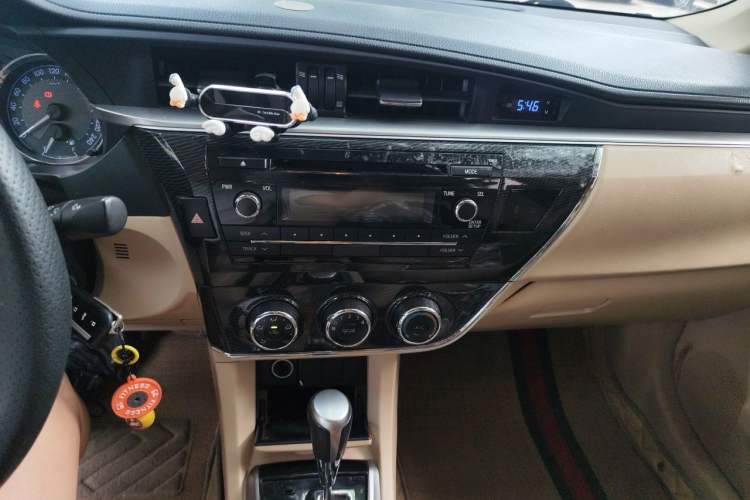 Used Toyota Corolla 2017 1.2T CVT GL-i Leather Edition Audio And AC Panel