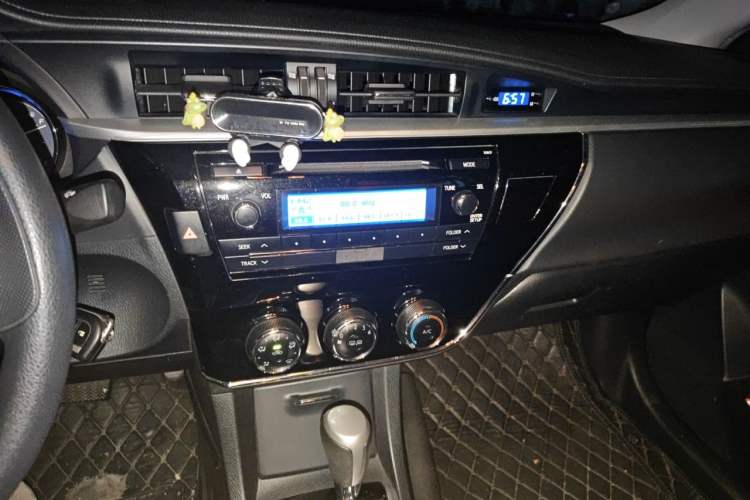 Used Toyota Corolla 2017 Revised Version 1.6L S-CVT GL Audio And AC Panel