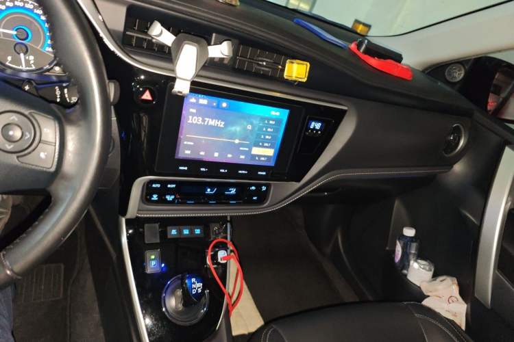 Used Toyota Corolla 2017 Revised Dual-Engine 1.8L E-CVT Luxury Edition Audio And AC Panel