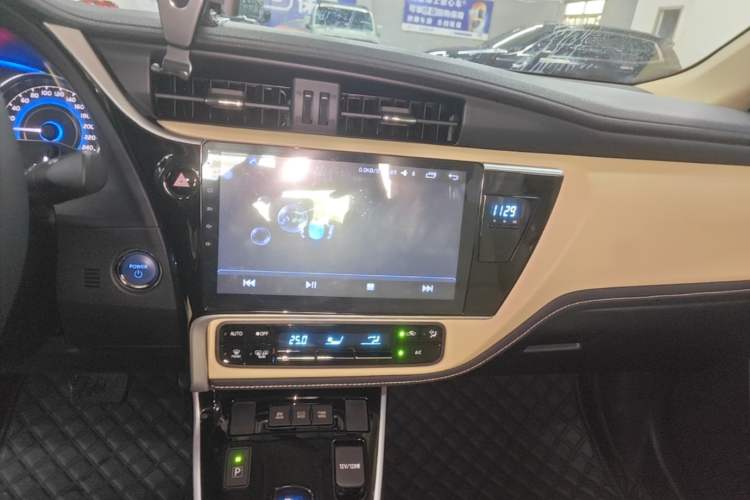 Used Toyota Corolla 2017 Revised Dual-Engine 1.8L E-CVT Elite Edition Audio And AC Panel