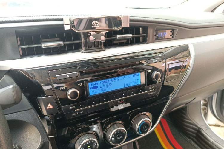 Used Toyota Corolla 2017 Revised Version 1.6L S-CVT GL Audio And AC Panel