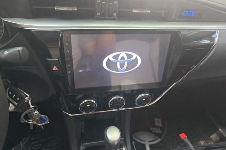 Used Toyota Corolla 2017 1.6L CVT GL Audio And AC Panel