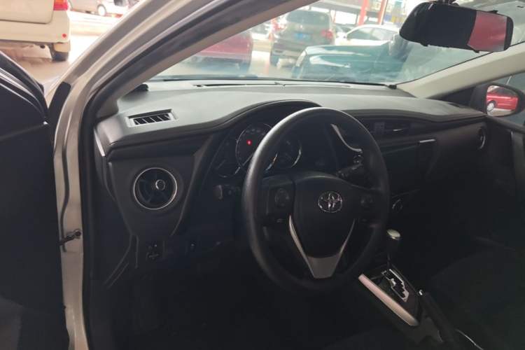 Used Toyota Corolla 2017 Revised Version 1.2T S-CVT GL Center Console