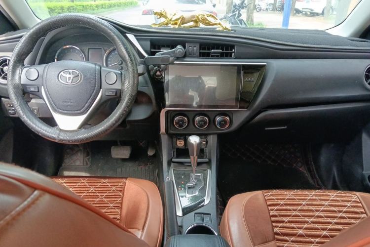 Used Toyota Corolla 2017 Revised Version 1.2T S-CVT GL-i Center Console