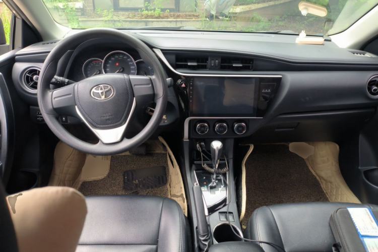 Used Toyota Corolla 2017 Revised Version 1.2T S-CVT GL Center Console