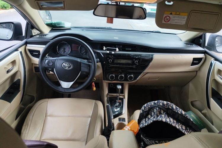 Used Toyota Corolla 2017 1.2T CVT GL-i Leather Edition Center Console