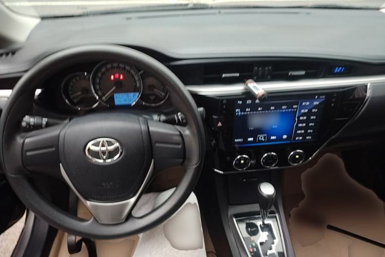 Used Toyota Corolla 2017 1.6L CVT GL Center Console