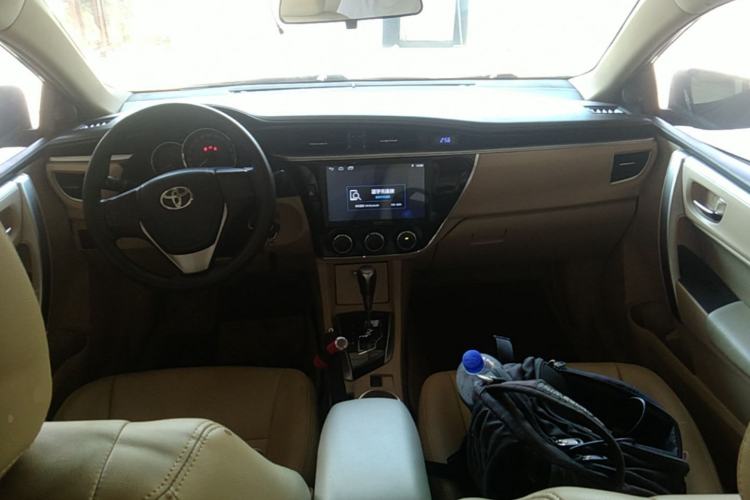 Used Toyota Corolla 2017 1.6L CVT GL Center Console
